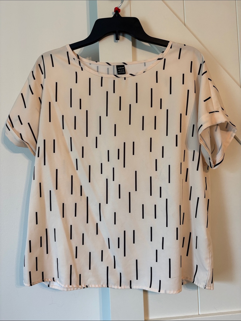 SHEIN Ivory Short Sleeve Top with Black Linear Print